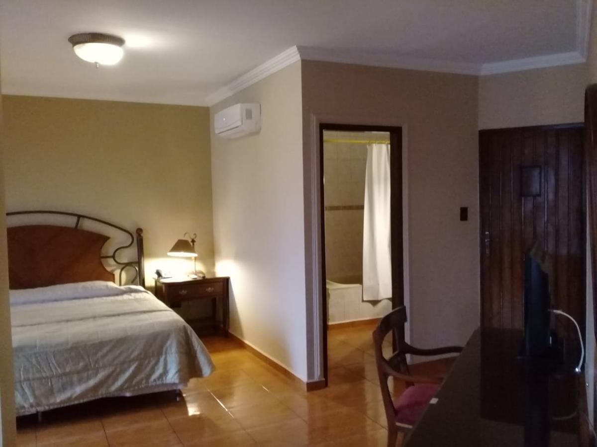 Hotel Puerta Del Rey Santa Cruz de La Sierra Bagian luar foto